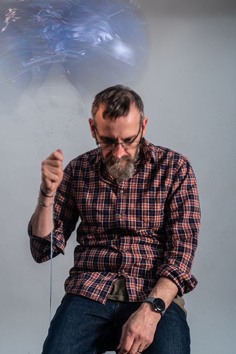 Self portrait, blue balloon fights. Sitter sits still